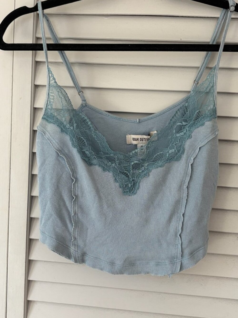 Urban Outfitters Blue Lace Cropped Cami-M